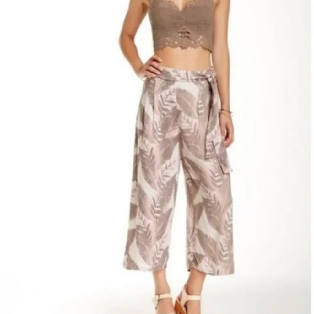 Free People 100% Rayon Neutral Creme Pink Leaf Print Cropped Harem Pants Elastic